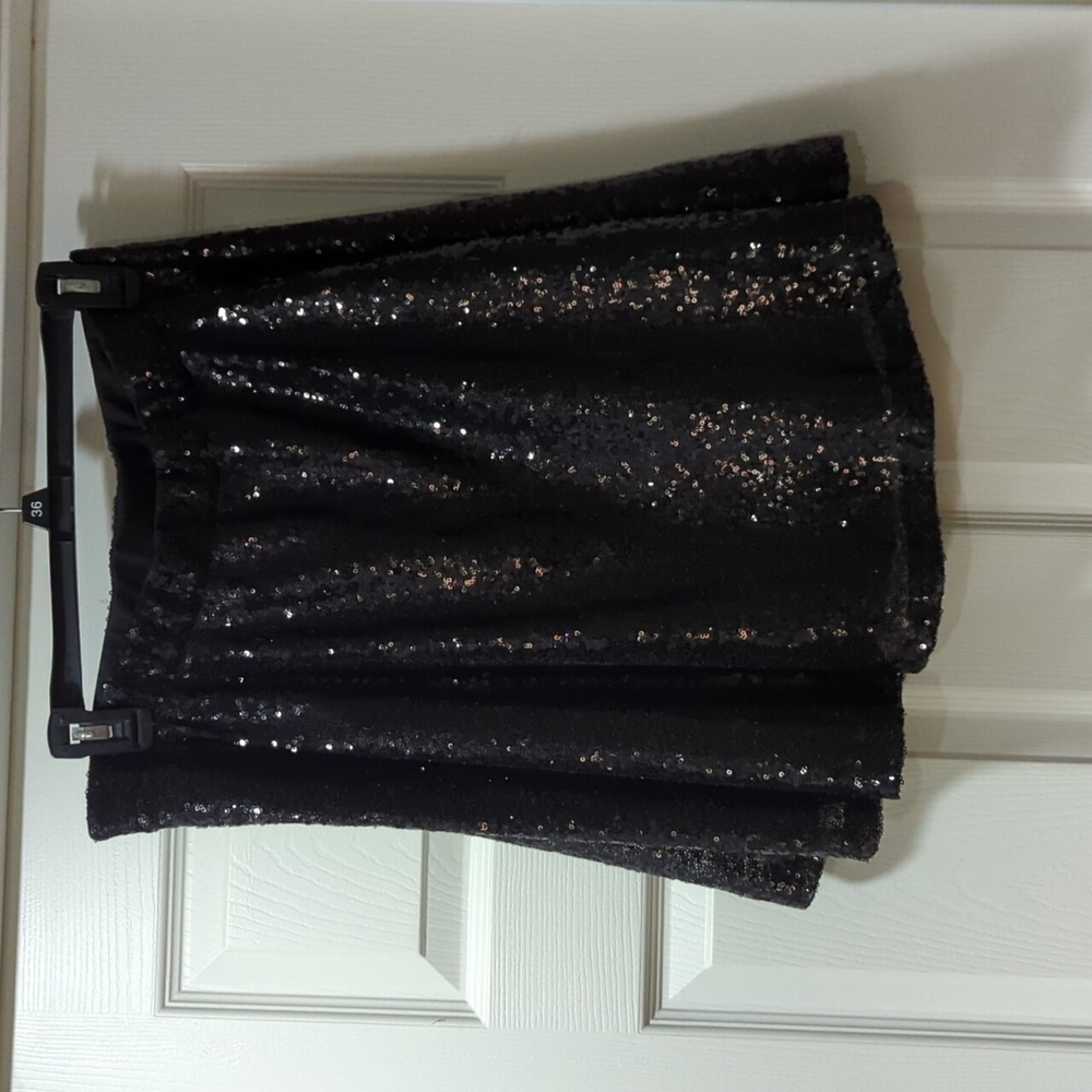 Black sequin mini skirt. Size large. Great condition!